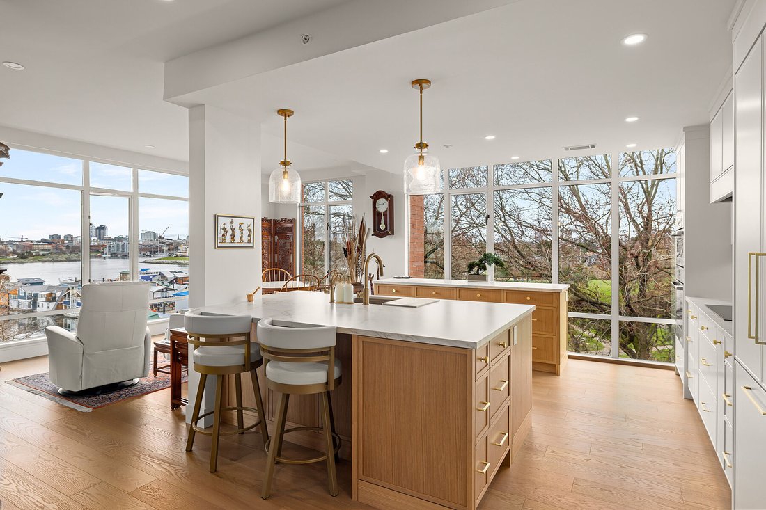 Condo in Victoria, British Columbia, Canada 3 - 17630473