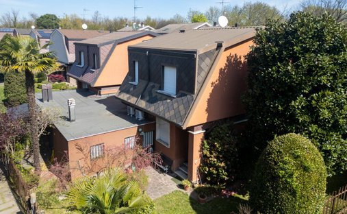 Villa in Arese, Lombardy, Italy 1