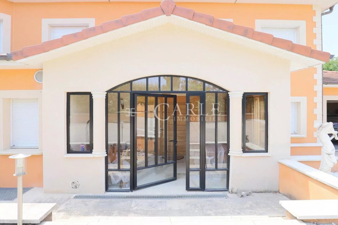 Villa en Genas, Auvernia-Ródano-Alpes, Francia 4 - 15070498