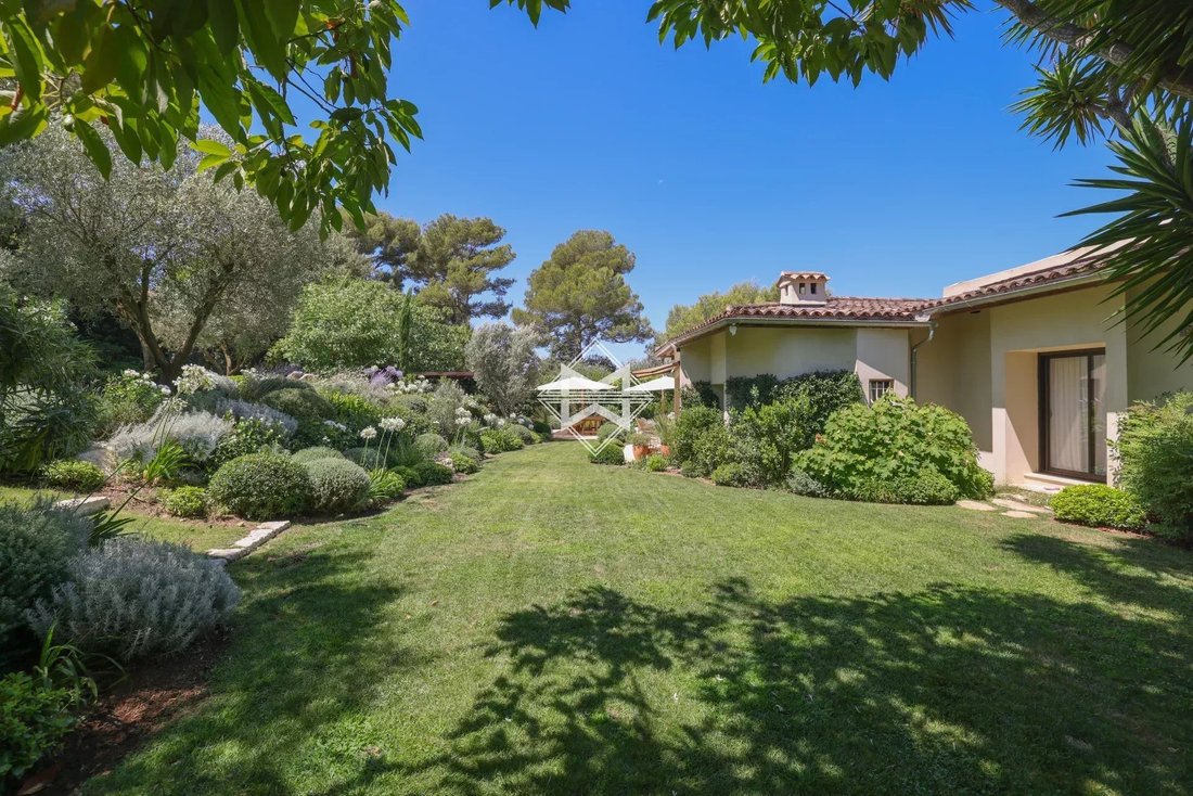 Villa in Le Cannet, Provence-Alpes-Côte d'Azur, France 2 - 17629774