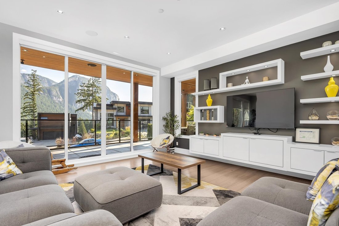 House in Squamish, British Columbia, Canada 3 - 17633027