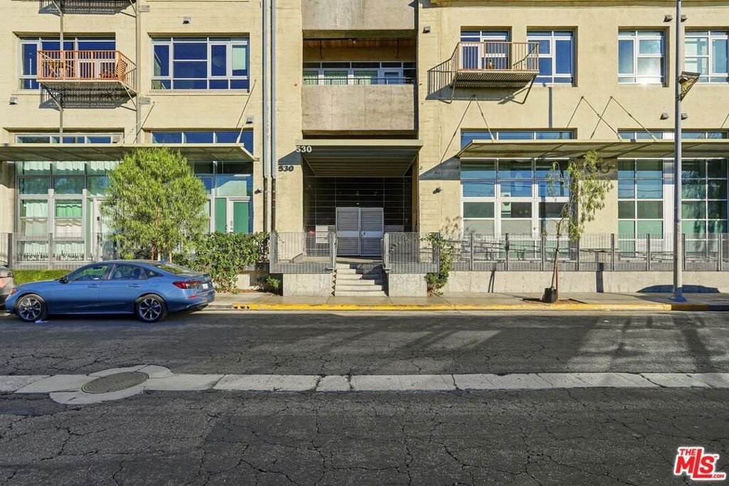 Condo in Los Angeles, California, United States 3 - 17630892