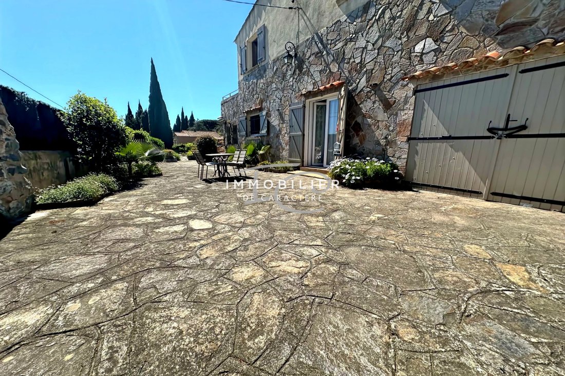 Villa in La Croix-Valmer, Provence-Alpes-Côte d'Azur, France 3 - 17629467