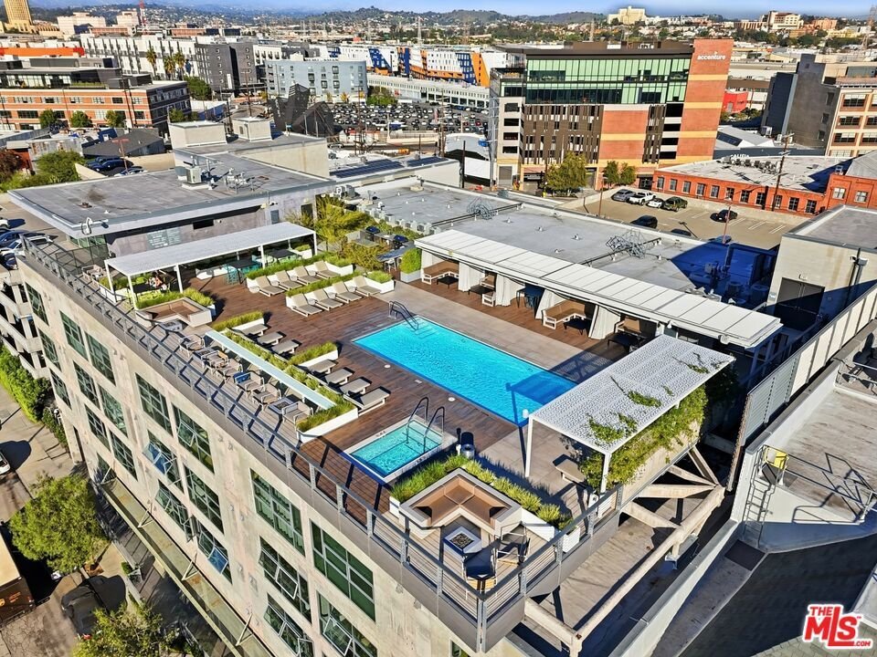 Condo in Los Angeles, California, United States 2 - 17630892