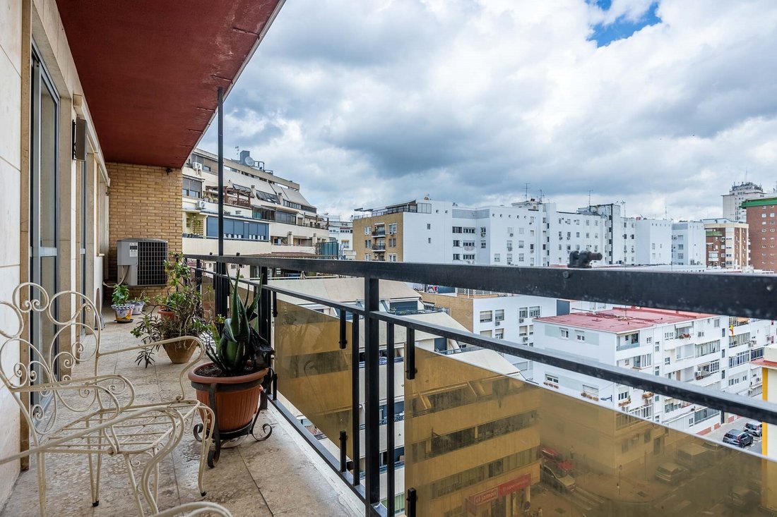 Apartment in Los Remedios, Seville, Spain 3 - 17630077