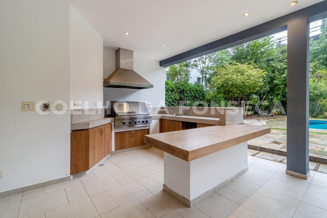 Condo in São Paulo, State of São Paulo, Brazil 1 - 17637042