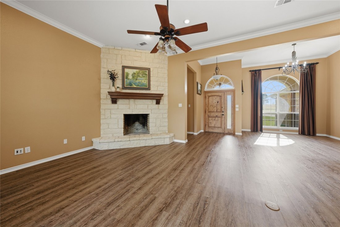 House in Athens, Texas, United States 4 - 17628653