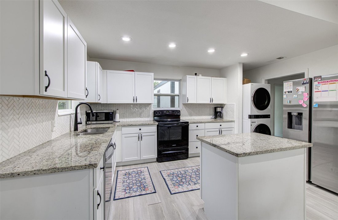 Townhouse in The Hills, Texas, United States 3 - 17638134