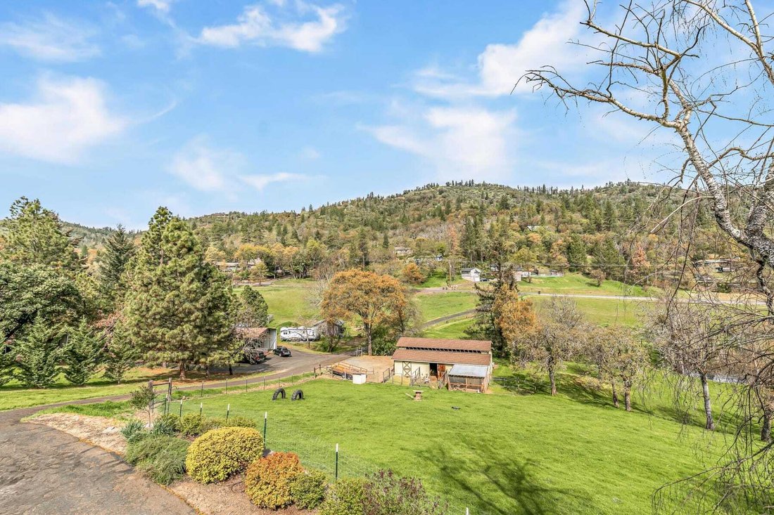 House in Medford, Oregon, United States 2 - 17630502