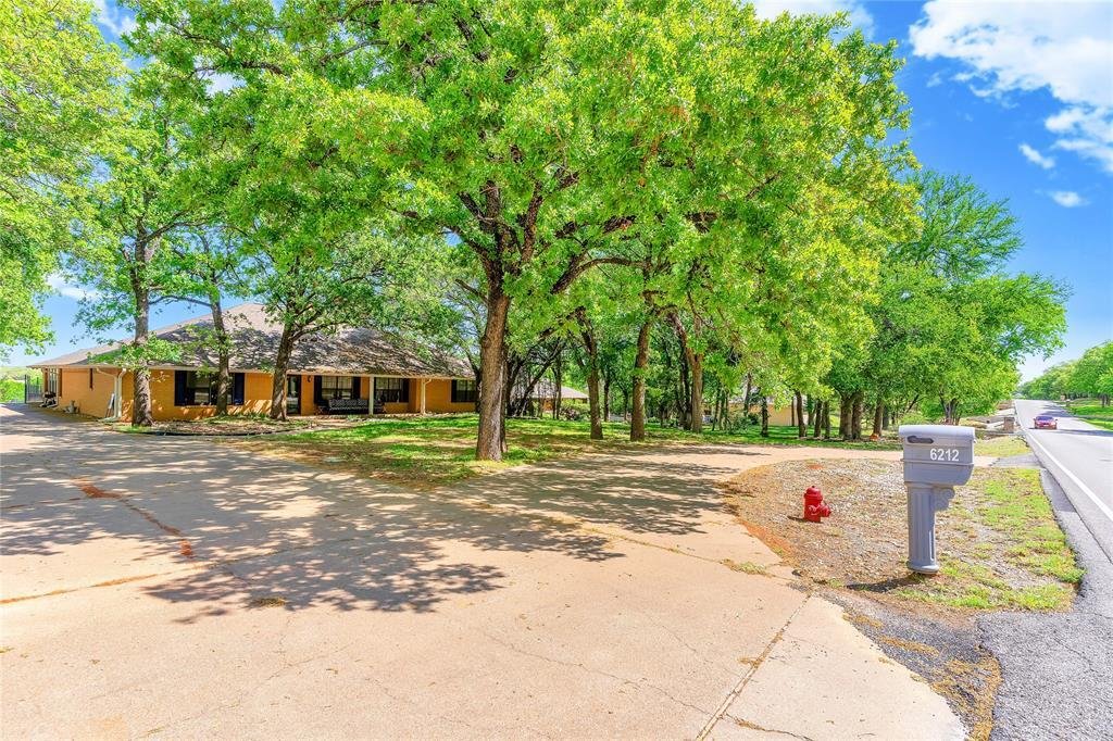 House in Granbury, Texas, United States 4 - 17633095