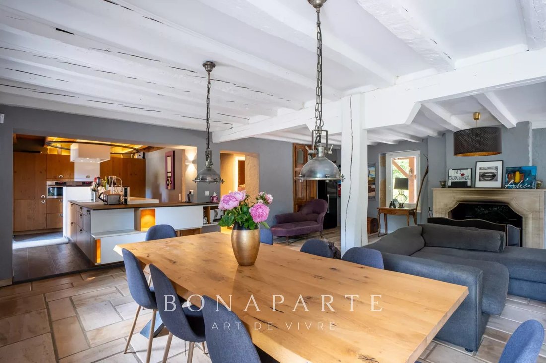 Estate in Chevry, Auvergne-Rhône-Alpes, France 4 - 17629848