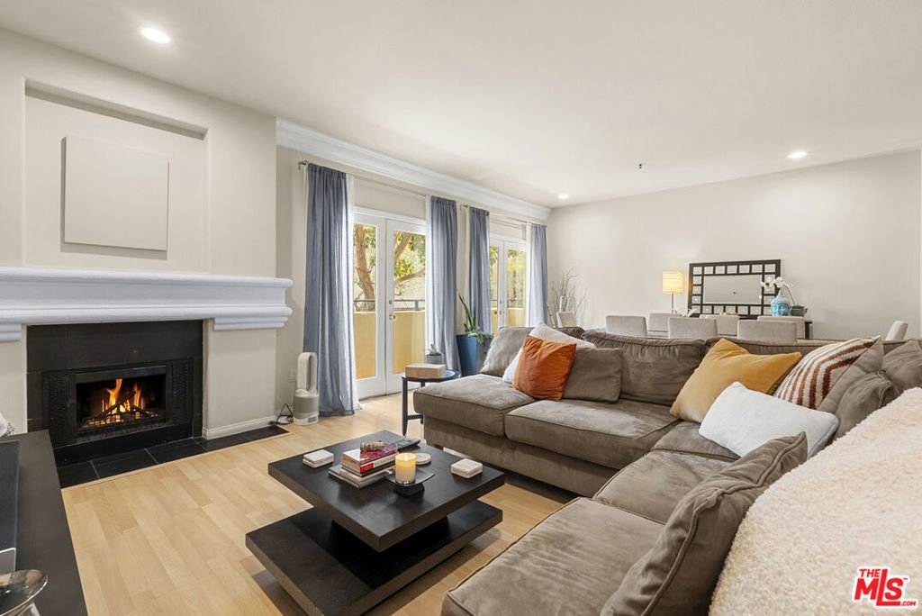 Condo in Los Angeles, California, United States 5 - 17630888