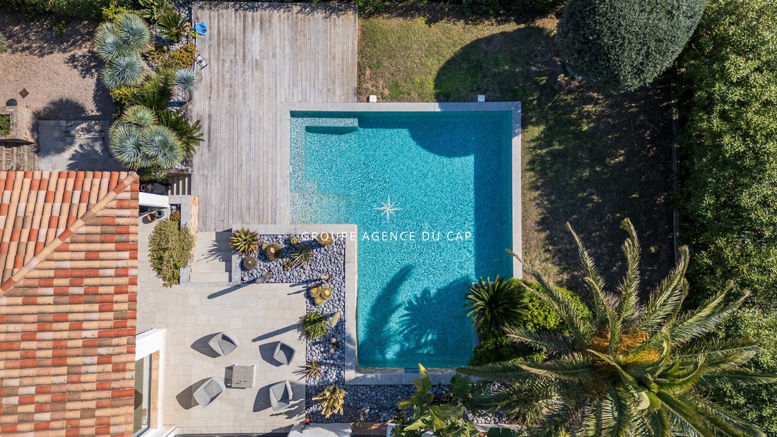 Villa in Les Issambres, Roquebrune-sur-Argens, France 3 - 17629882
