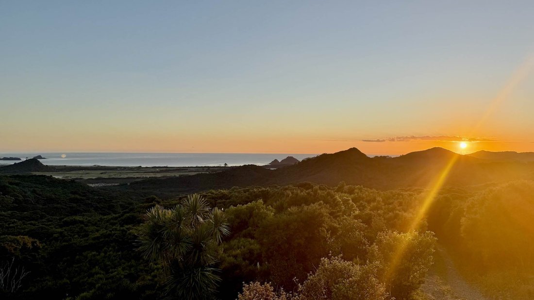 House in Great Barrier Island / Aotea, Auckland, New Zealand 2 - 17044733
