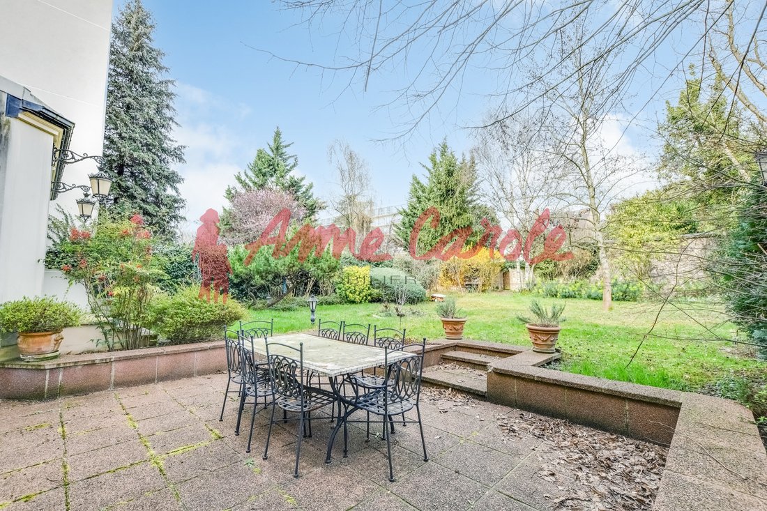 House in Fontenay-sous-Bois, Ile-de-France, France 2 - 17632086