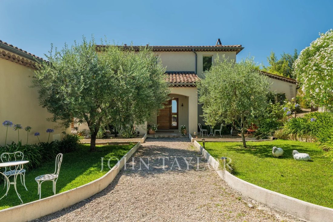 House in Châteauneuf-Grasse, Provence-Alpes-Côte d'Azur, France 5 - 17629766