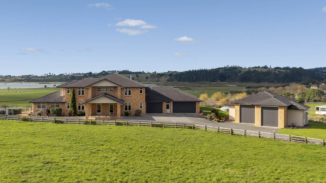 House in Whitford, Auckland, New Zealand 2 - 16205238