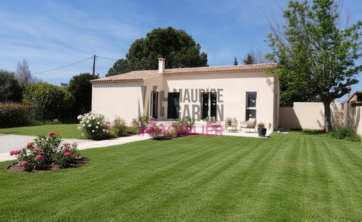 House in Nevons-route d'Apt, L'Isle-sur-la-Sorgue, France 1