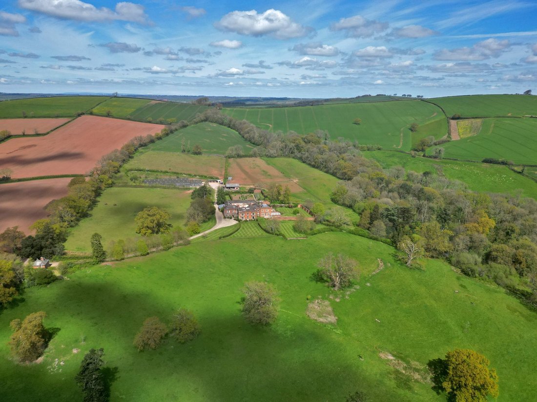 House in Shobrooke, England 3 - 17633406