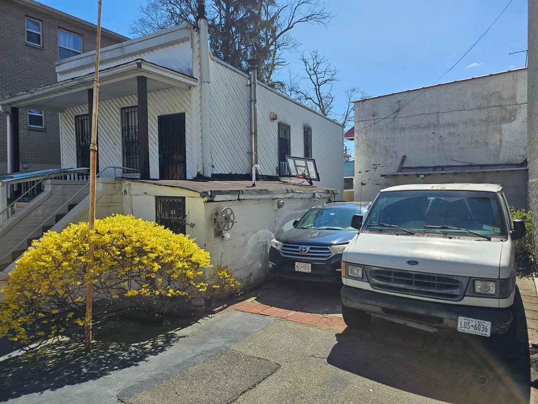 House in New York, New York, United States 2 - 17630669