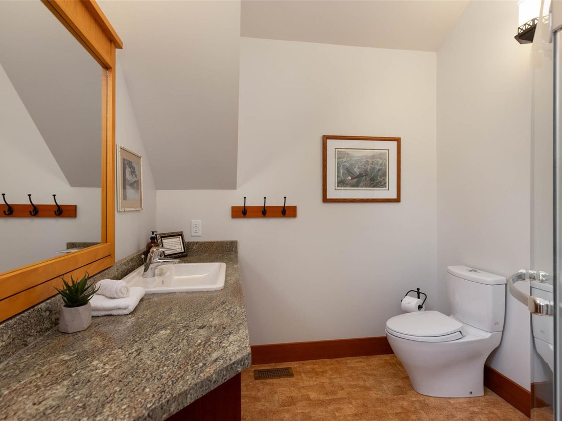 House in Mount Currie, British Columbia, Canada 5 - 17635660