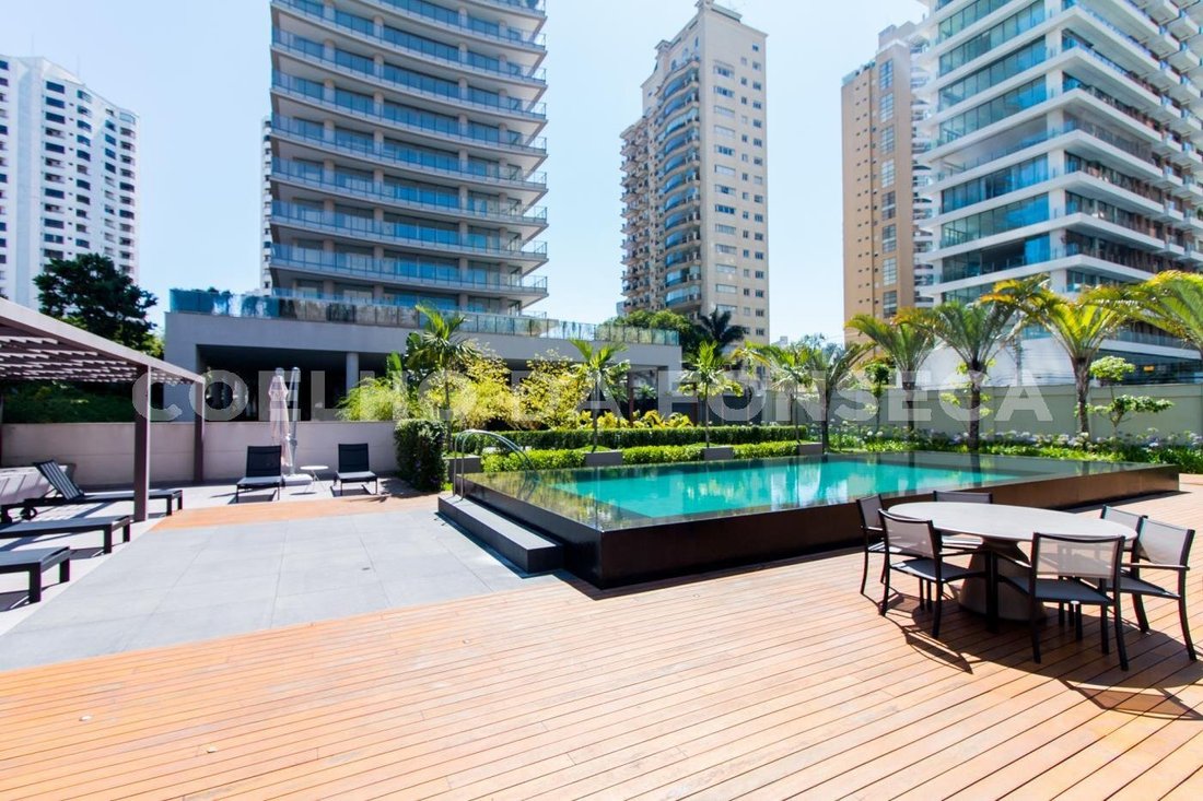 Condo in São Paulo, State of São Paulo, Brazil 1 - 17639081