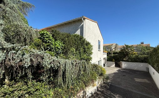 House in Vaux-sur-Mer, Nouvelle-Aquitaine, France 1