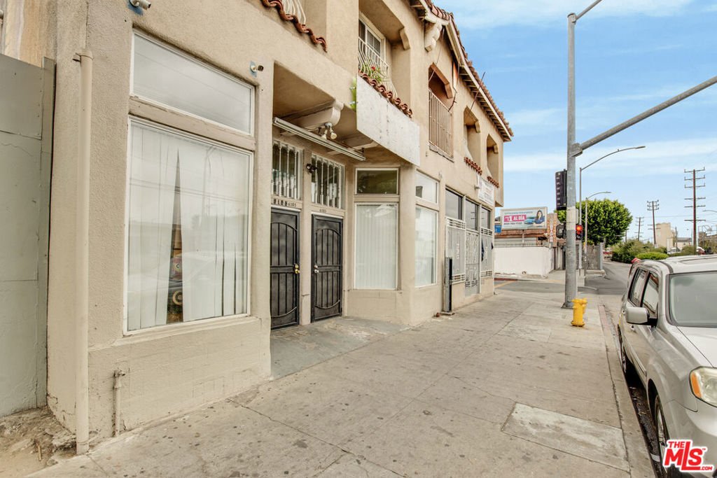 Los Angeles, California, United States 2 - 17630941