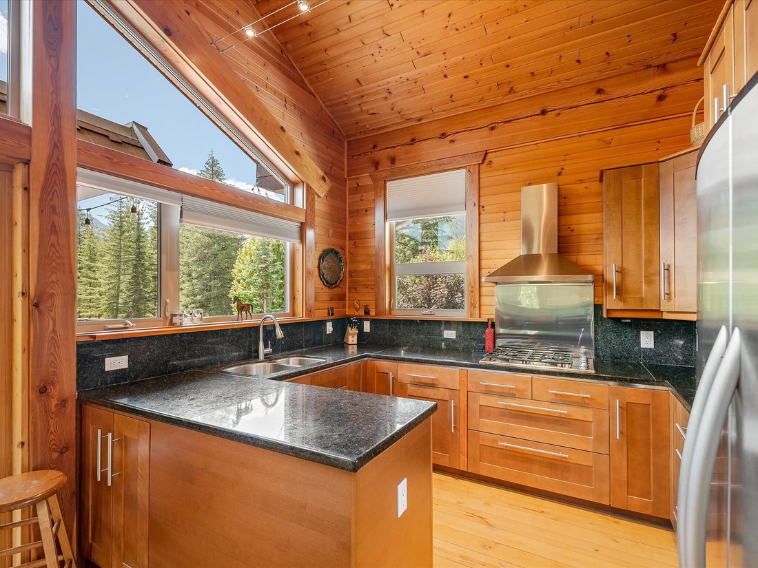 House in Pemberton, British Columbia, Canada 5 - 17635903