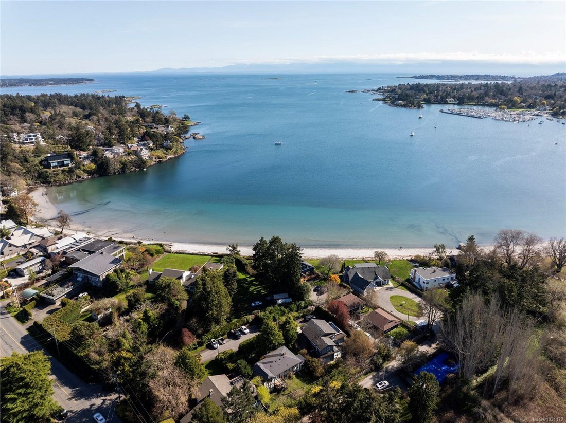 House in Saanich, British Columbia, Canada 1 - 17633168