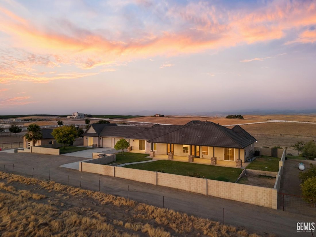 House in Bakersfield, California, United States 3 - 17632357