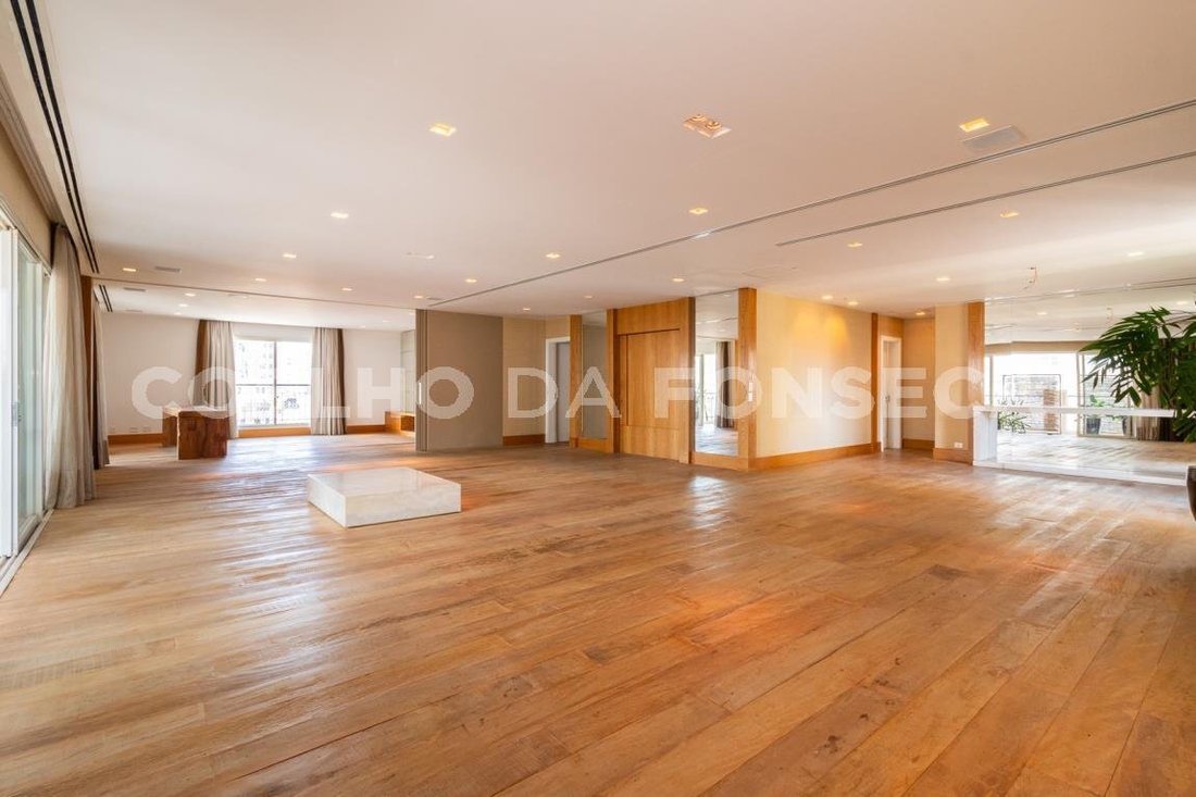 Condo in São Paulo, State of São Paulo, Brazil 1 - 17636004