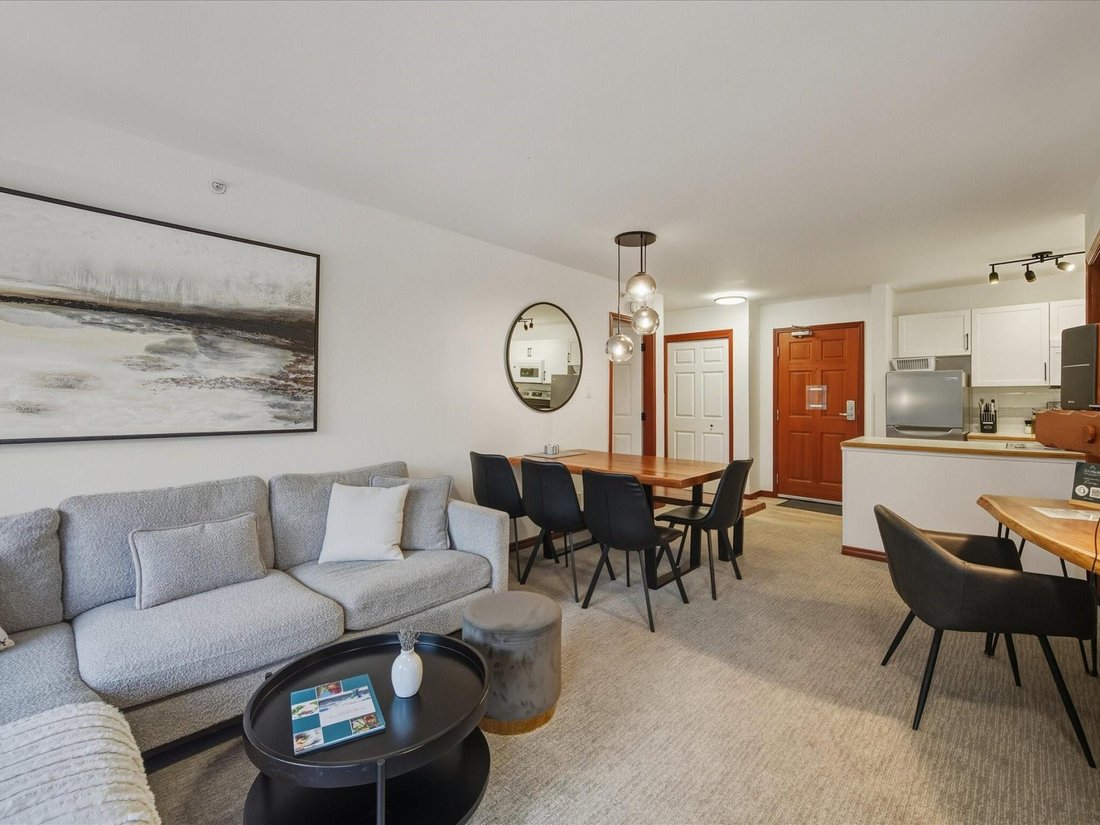 Condo in Whistler, British Columbia, Canada 3 - 17635634