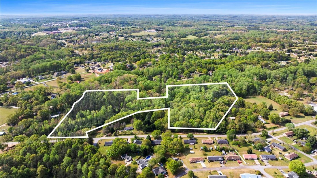 Farm Ranch in Easley, South Carolina, United States 1 - 17632056