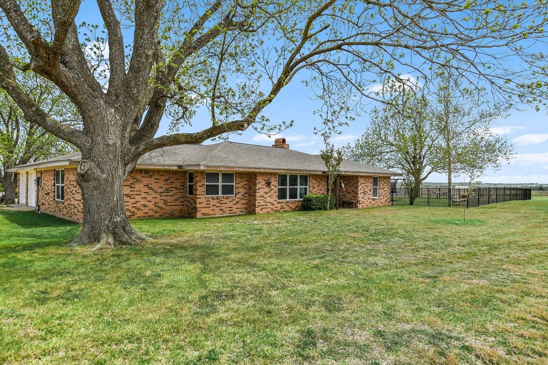House in Elgin, Texas, United States 2 - 17631821