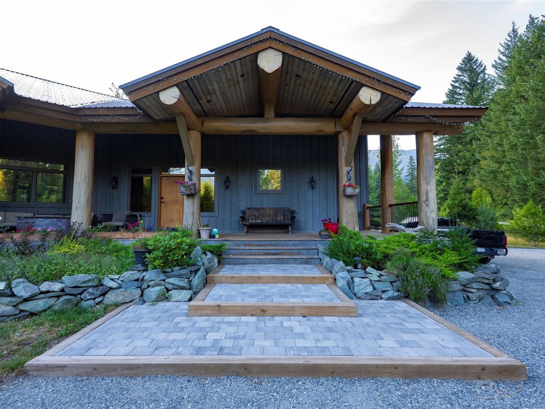 House in Owl Creek, British Columbia, Canada 4 - 17635551