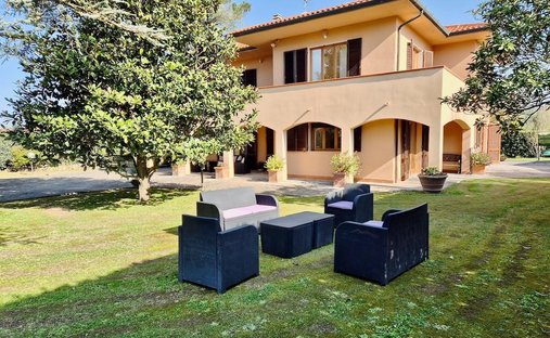 Villa in Crespina, Tuscany, Italy 1