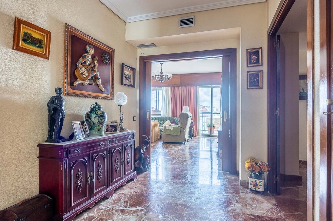 Apartment in Los Remedios, Seville, Spain 4 - 17630077