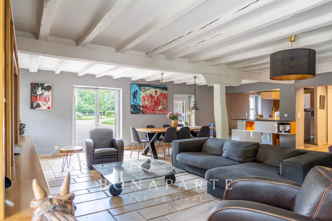 Estate in Chevry, Auvergne-Rhône-Alpes, France 3 - 17629848