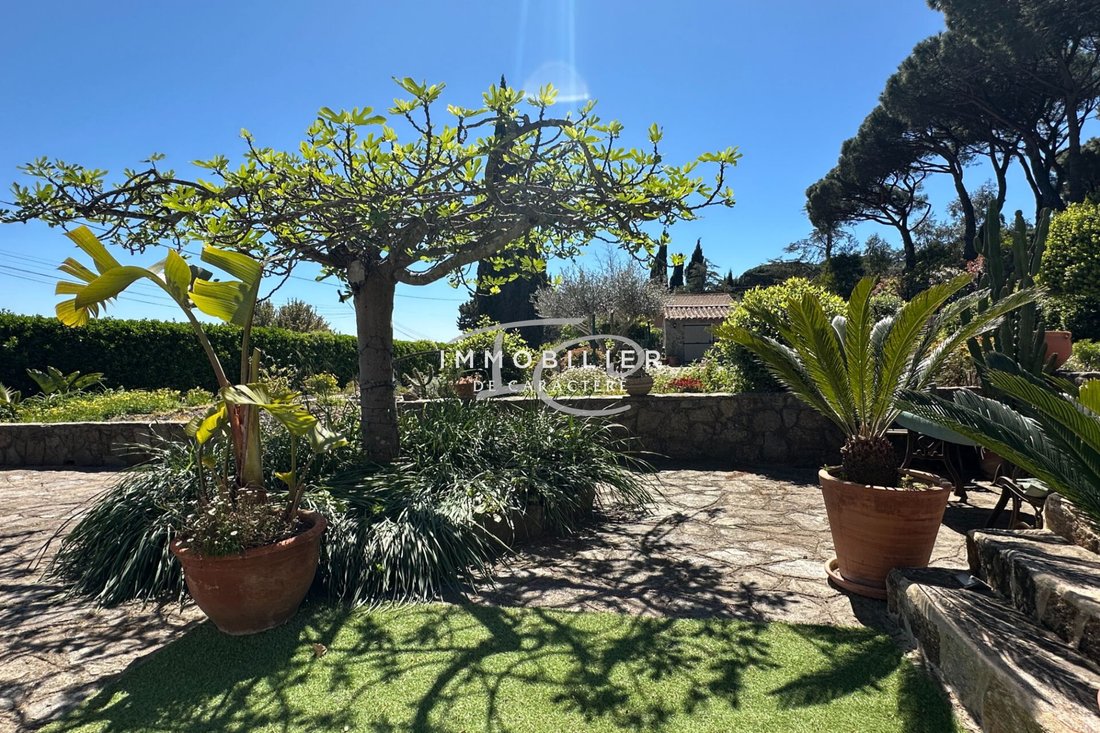 Villa in La Croix-Valmer, Provence-Alpes-Côte d'Azur, France 4 - 17629467