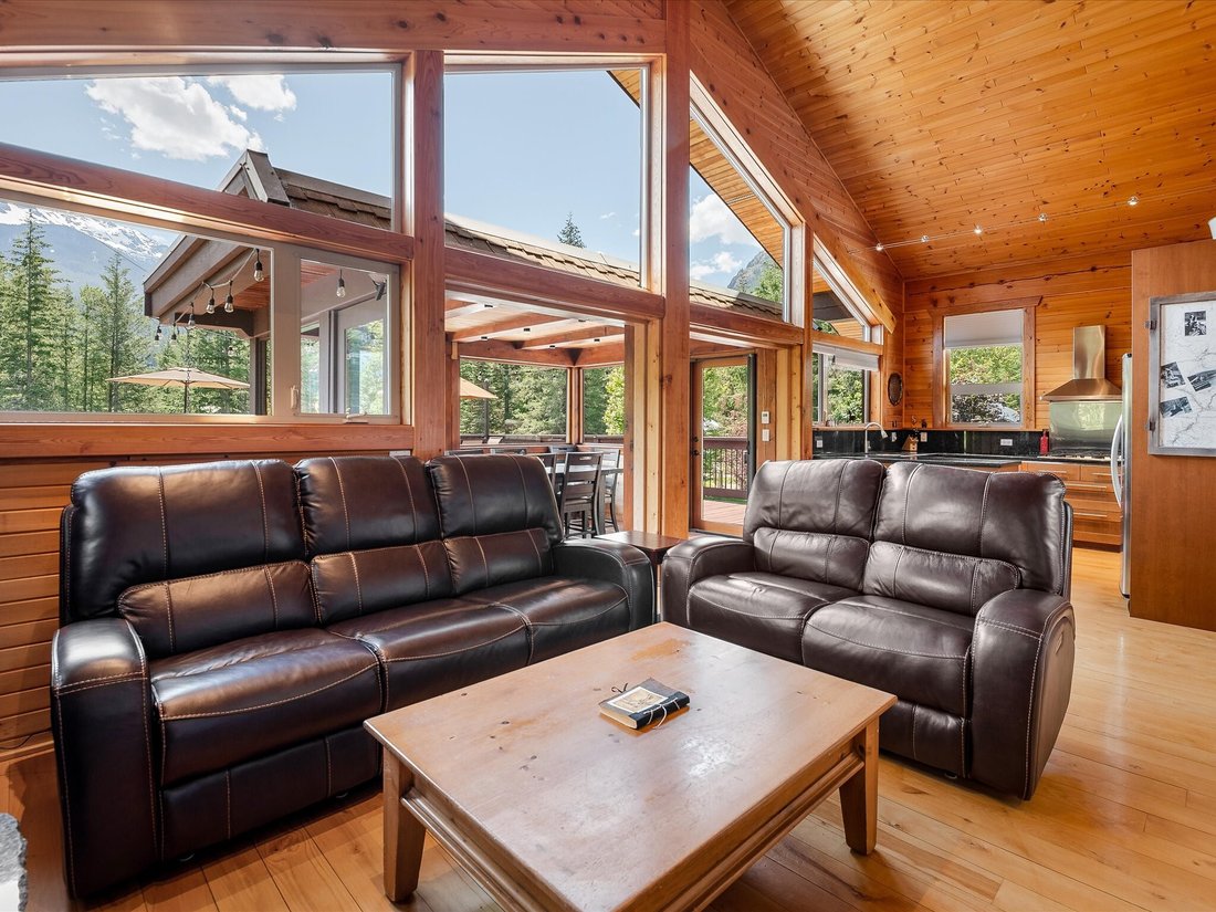 House in Pemberton, British Columbia, Canada 3 - 17635903