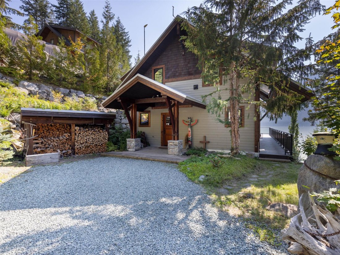 House in Mount Currie, British Columbia, Canada 2 - 17635660
