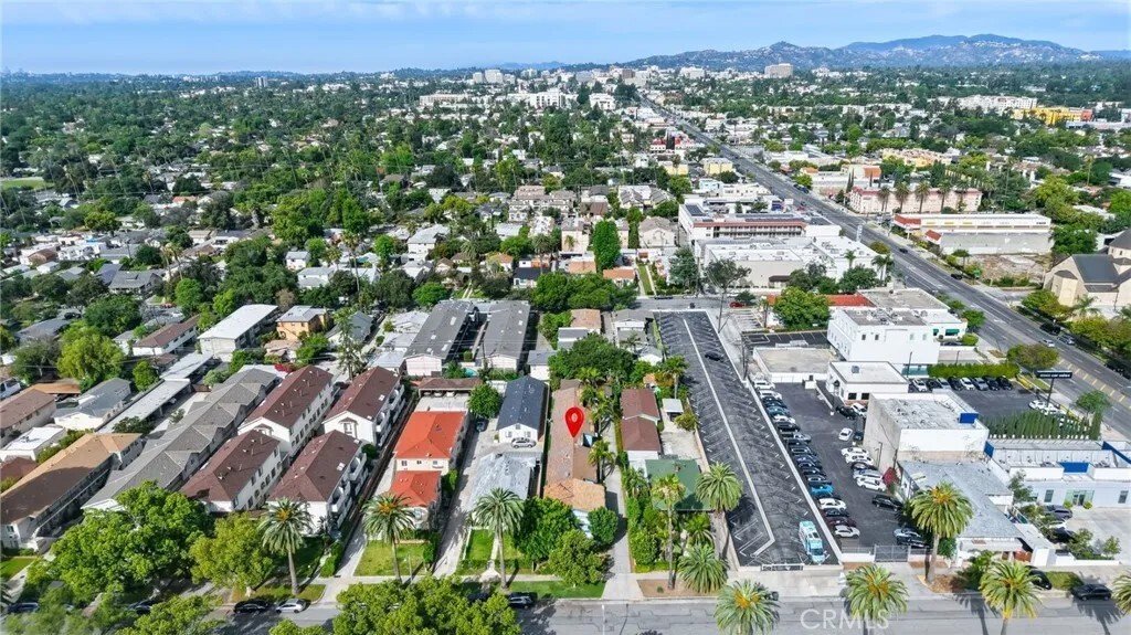 Altadena, California, United States 3 - 17633448