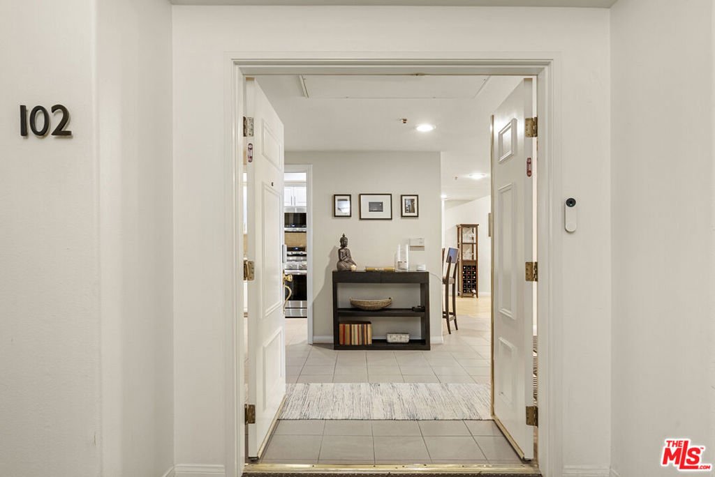Condo in Los Angeles, California, United States 2 - 17630888
