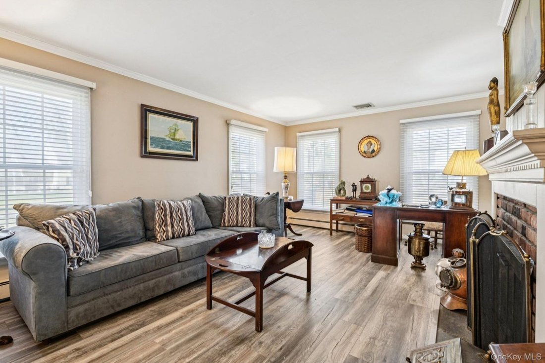House in Smithtown, New York, United States 2 - 17635664