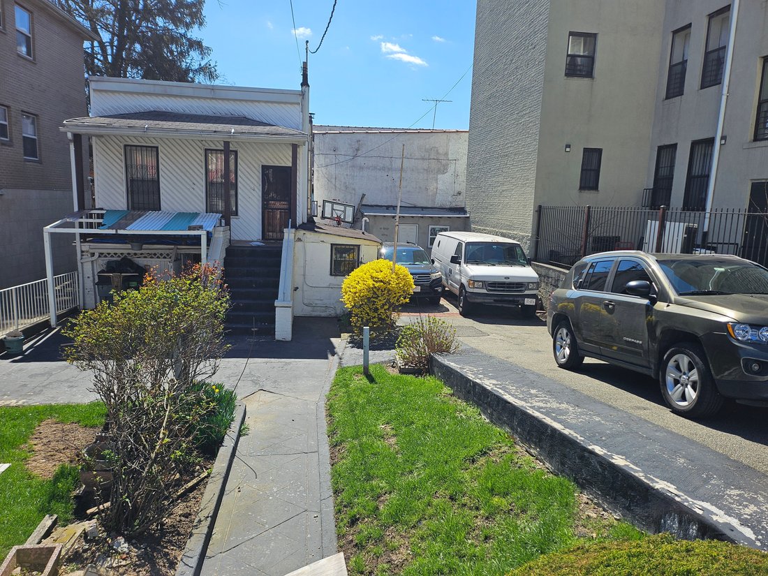 House in New York, New York, United States 1 - 17630669