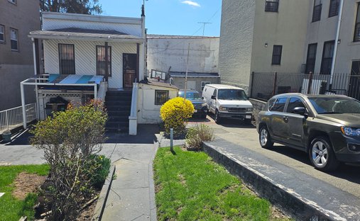 House in New York, New York, United States 1