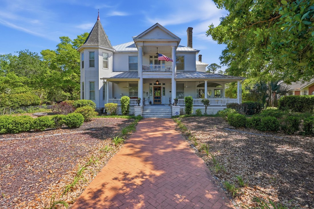 House in DeFuniak Springs, Florida, United States 1 - 17630775