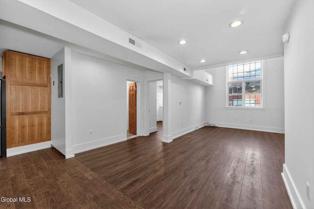 Amsterdam, New York, United States 5 - 17627626