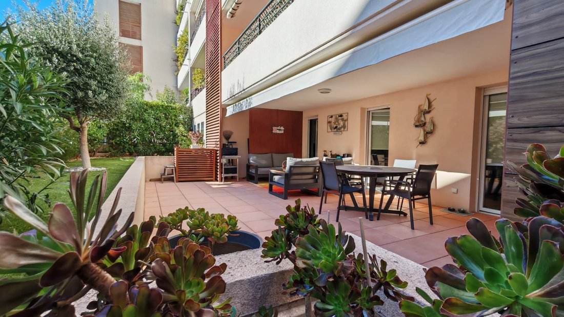 Apartment in Le Dramont-Agay-Anthéor-Le Trayas, Saint-Raphaël, France 1 - 17632071